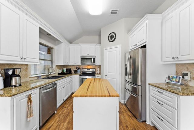 306 Lazy Lane, Montgomery, TX 77356