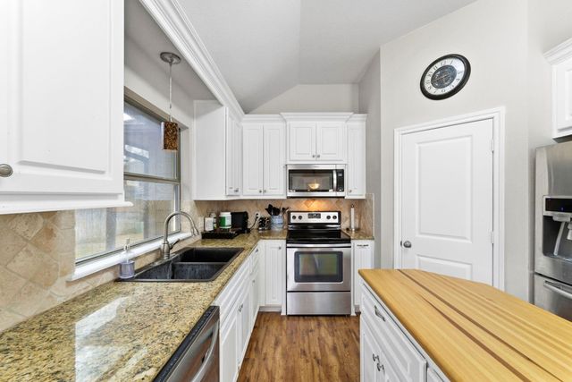 306 Lazy Lane, Montgomery, TX 77356