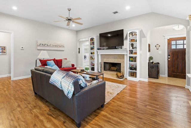 306 Lazy Lane, Montgomery, TX 77356