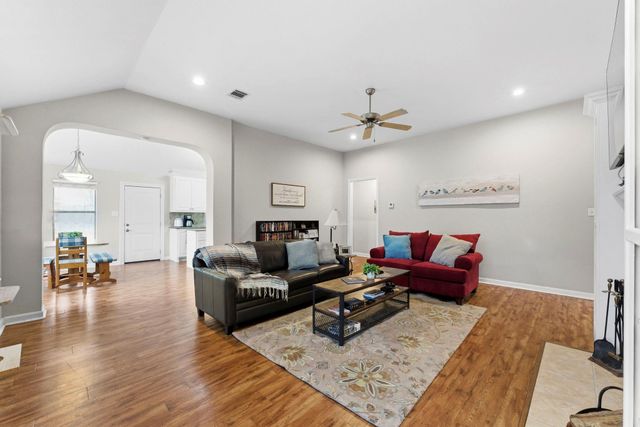 306 Lazy Lane, Montgomery, TX 77356