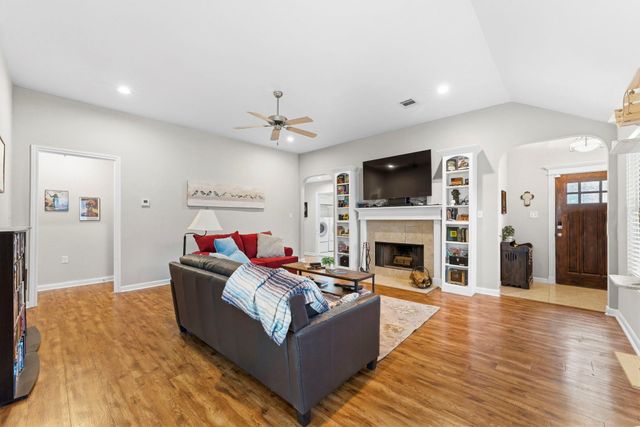 306 Lazy Lane, Montgomery, TX 77356