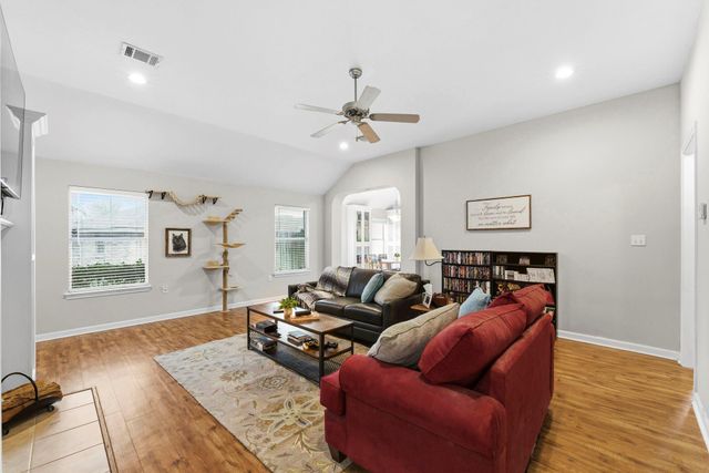 306 Lazy Lane, Montgomery, TX 77356