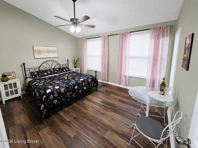 5213 Rainmaker Ct, Louisville, KY 40229