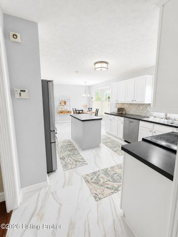 5213 Rainmaker Ct, Louisville, KY 40229