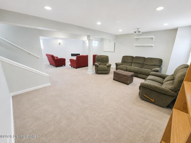 5213 Rainmaker Ct, Louisville, KY 40229