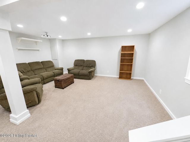 5213 Rainmaker Ct, Louisville, KY 40229