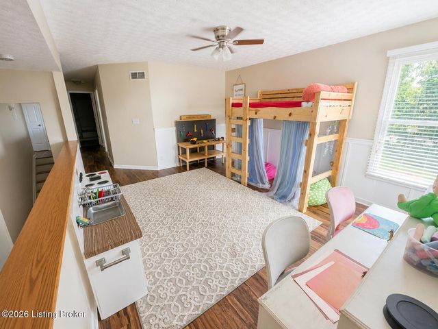5213 Rainmaker Ct, Louisville, KY 40229