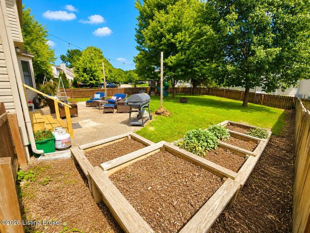 5213 Rainmaker Ct, Louisville, KY 40229