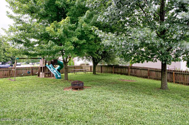 5213 Rainmaker Ct, Louisville, KY 40229