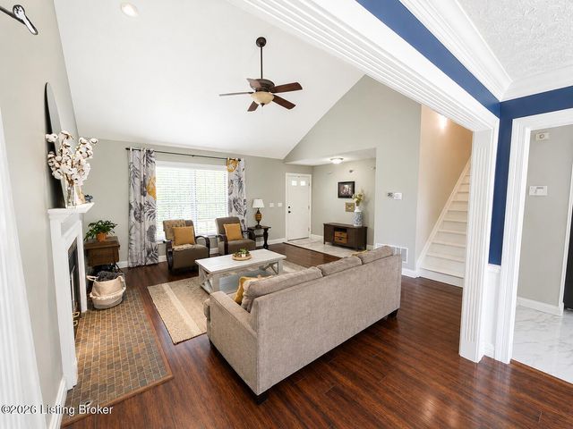 5213 Rainmaker Ct, Louisville, KY 40229