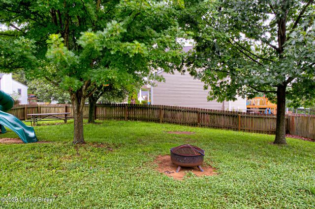 5213 Rainmaker Ct, Louisville, KY 40229