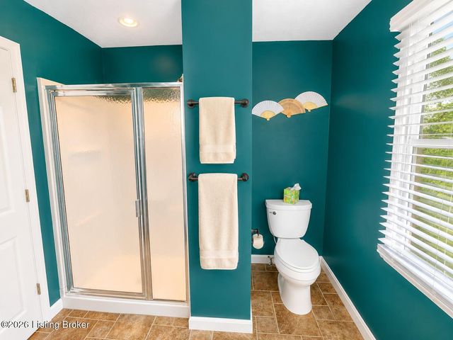 5213 Rainmaker Ct, Louisville, KY 40229