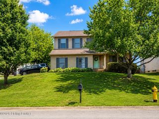 5213 Rainmaker Ct, Louisville, KY 40229