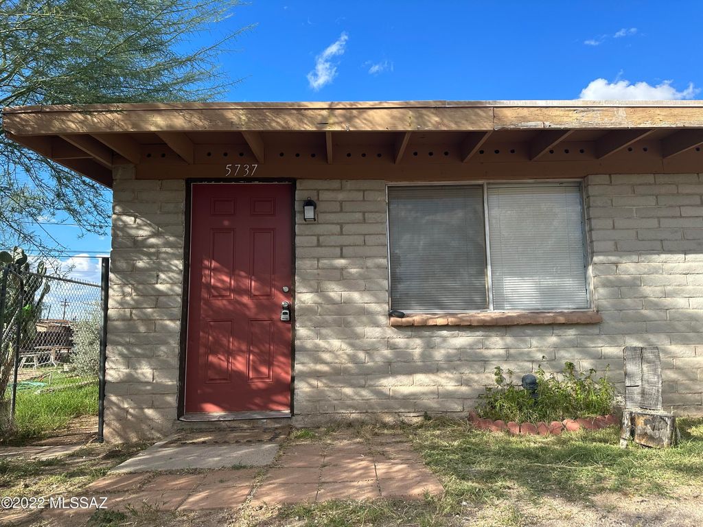 5737 E 24th Street, Tucson, AZ 85711