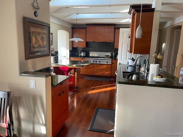 297 Vreeland Drive, Rochester Hills, MI 48309