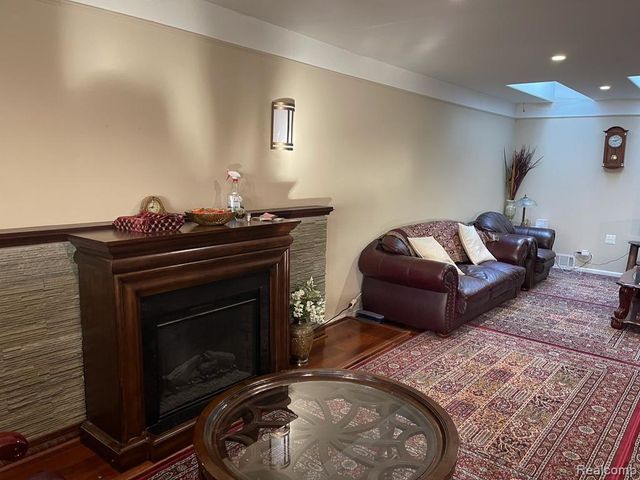 297 Vreeland Drive, Rochester Hills, MI 48309
