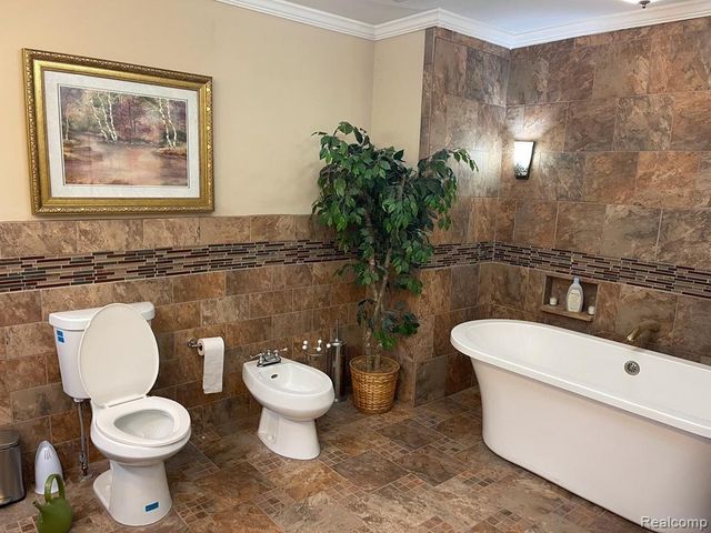 297 Vreeland Drive, Rochester Hills, MI 48309