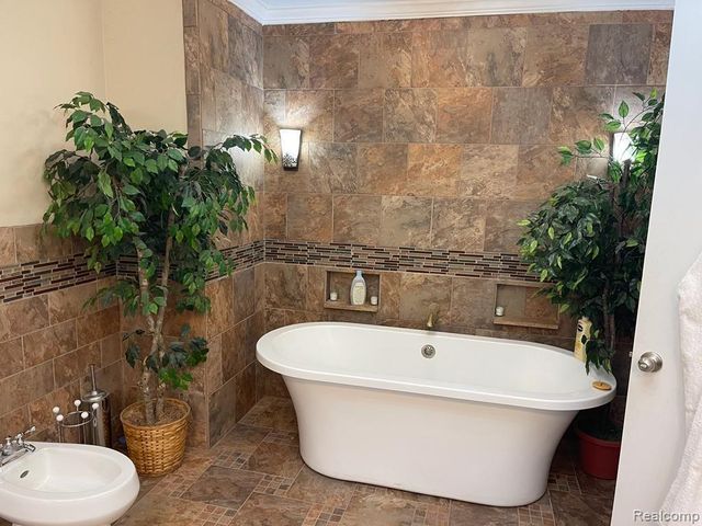 297 Vreeland Drive, Rochester Hills, MI 48309