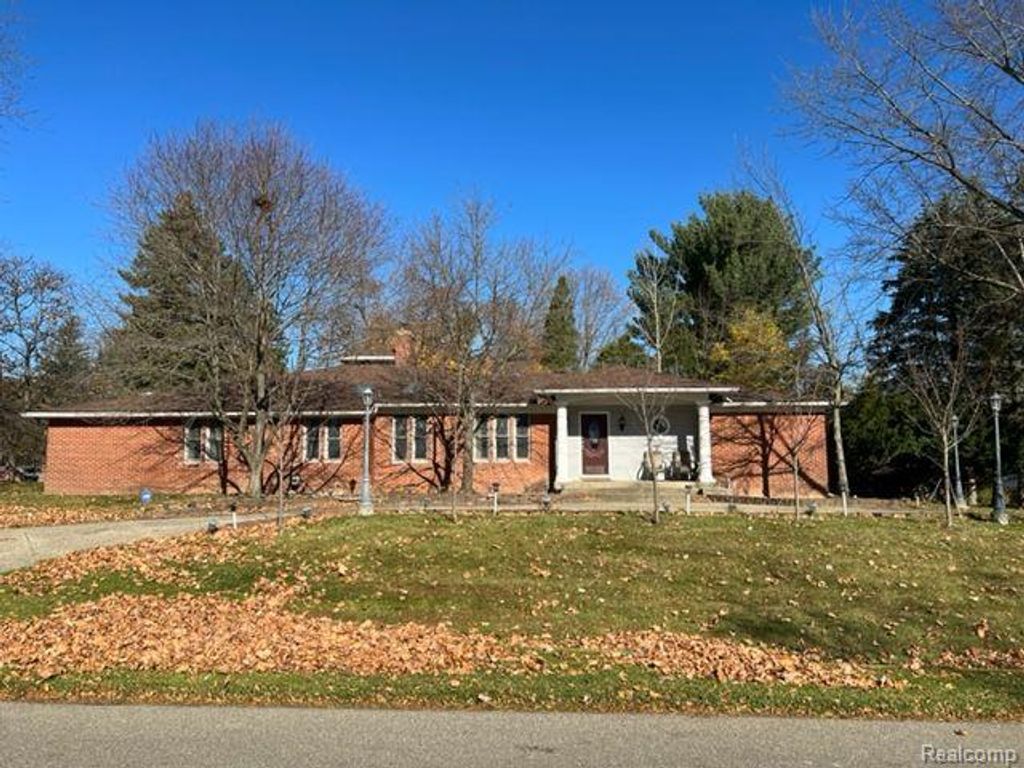 297 Vreeland Drive, Rochester Hills, MI 48309