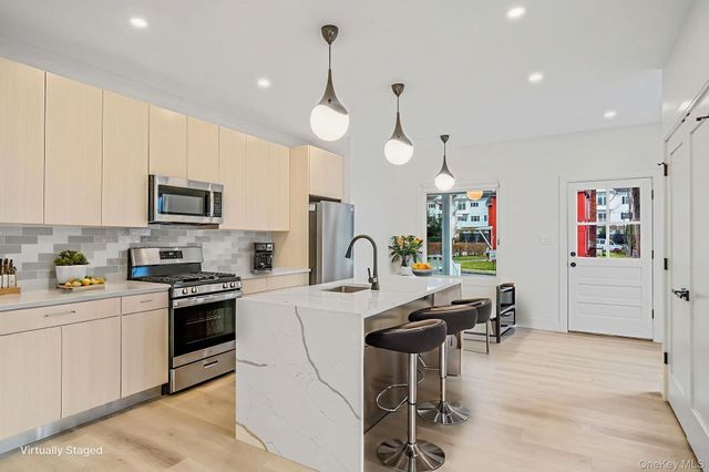 24 Skillman Street Lower, Roslyn, NY 11576