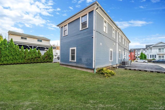 24 Skillman Street Lower, Roslyn, NY 11576