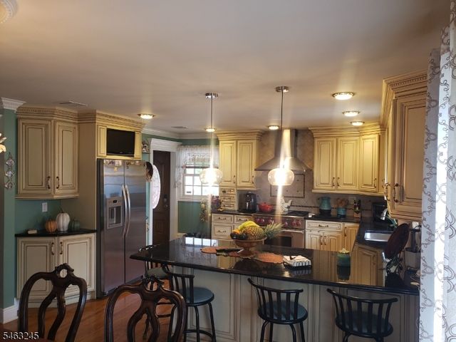 111 W Munsell Ave, Linden City, NJ 07036