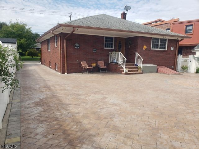 111 W Munsell Ave, Linden City, NJ 07036