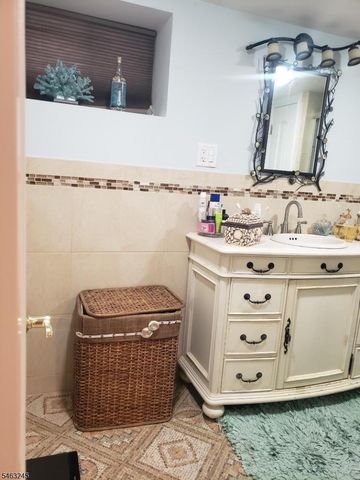 111 W Munsell Ave, Linden City, NJ 07036