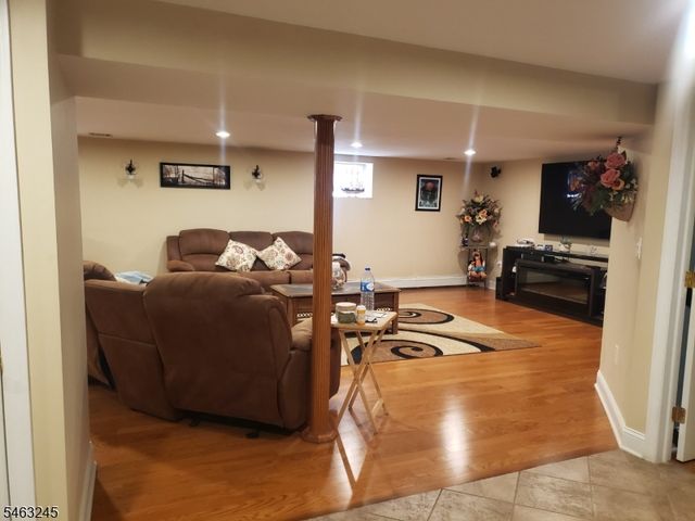 111 W Munsell Ave, Linden City, NJ 07036