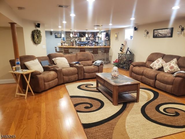 111 W Munsell Ave, Linden City, NJ 07036