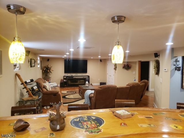 111 W Munsell Ave, Linden City, NJ 07036