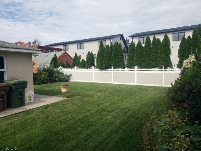 111 W Munsell Ave, Linden City, NJ 07036