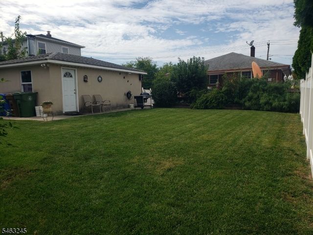 111 W Munsell Ave, Linden City, NJ 07036