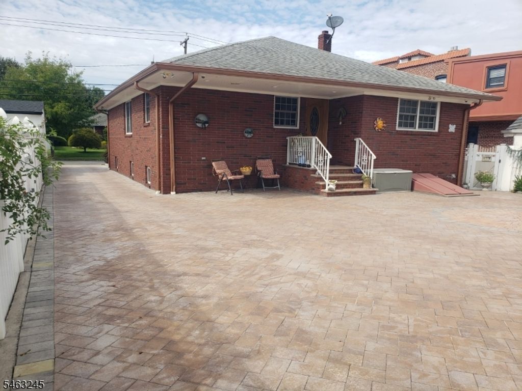 111 W Munsell Ave, Linden City, NJ 07036 — photo 4