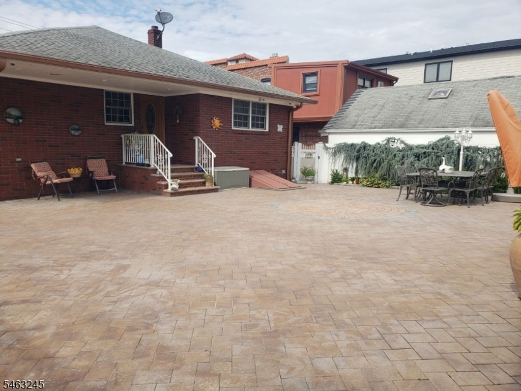 111 W Munsell Ave, Linden City, NJ 07036 — photo 5