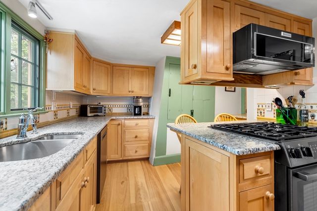 50 Kendall Rd, Lexington, MA 02421
