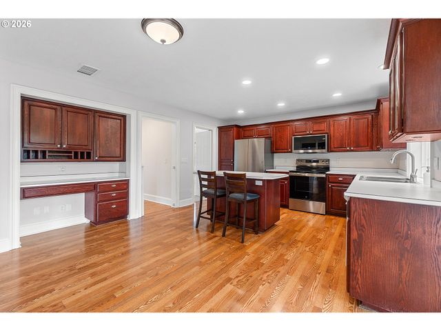 2494 Ne ESTATE Dr, Hillsboro, OR 97124