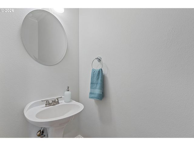 2494 Ne ESTATE Dr, Hillsboro, OR 97124