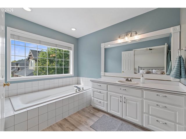 2494 Ne ESTATE Dr, Hillsboro, OR 97124