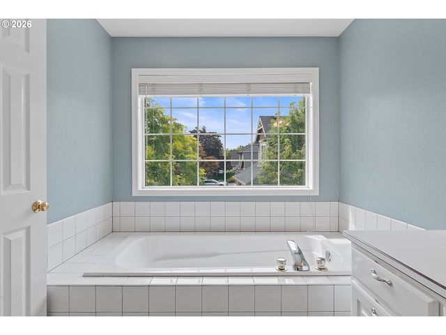 2494 Ne ESTATE Dr, Hillsboro, OR 97124