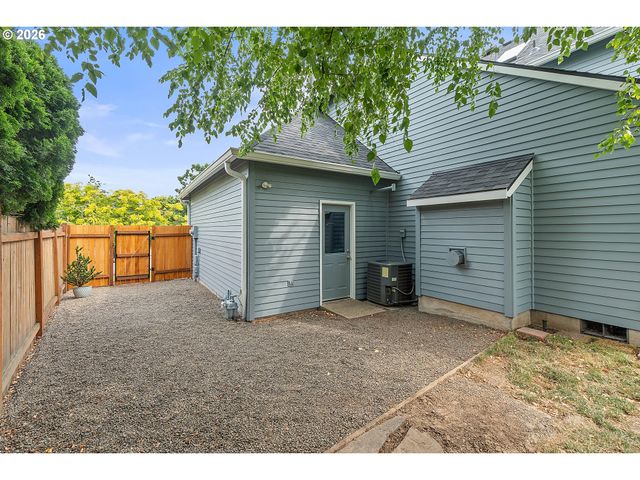 2494 Ne ESTATE Dr, Hillsboro, OR 97124
