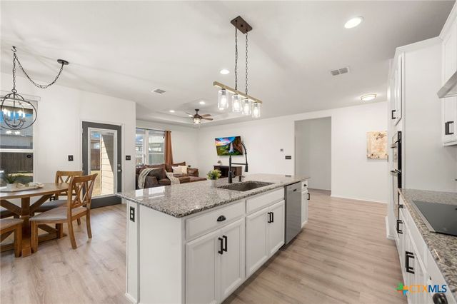 2838 Ridge Berry Road, New Braunfels, TX 78130