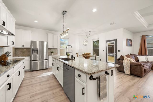 2838 Ridge Berry Road, New Braunfels, TX 78130