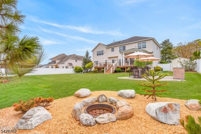 5 Selma Ln, Hazlet Twp., NJ 07730