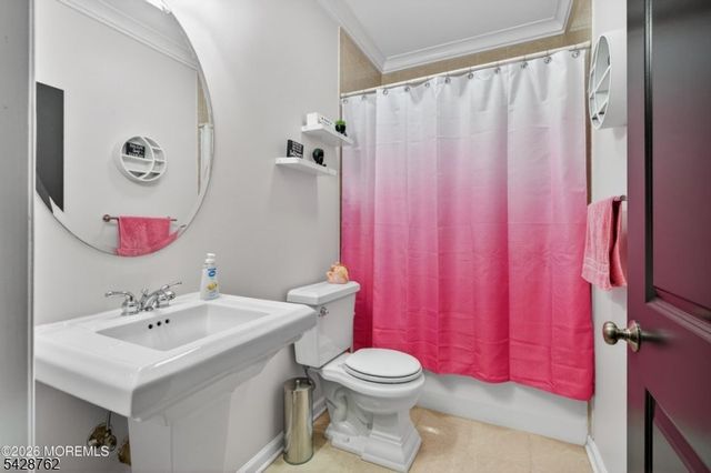 5 Selma Ln, Hazlet Twp., NJ 07730