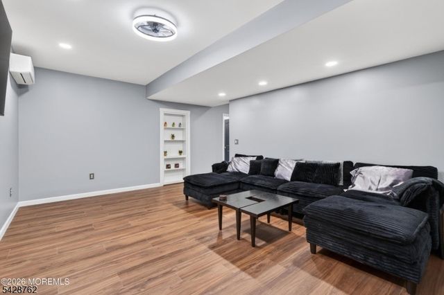 5 Selma Ln, Hazlet Twp., NJ 07730