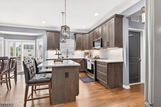 5 Selma Ln, Hazlet Twp., NJ 07730