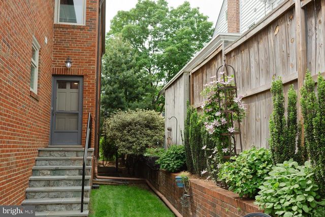 1755 UPSHUR ST NW, Washington, DC 20011