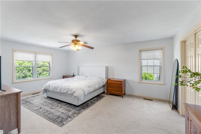 8353 Glen Eagle Dr, Manlius, NY 13104