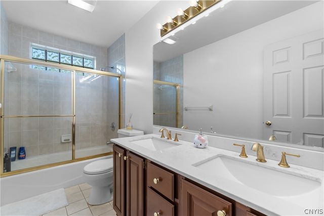 8353 Glen Eagle Dr, Manlius, NY 13104